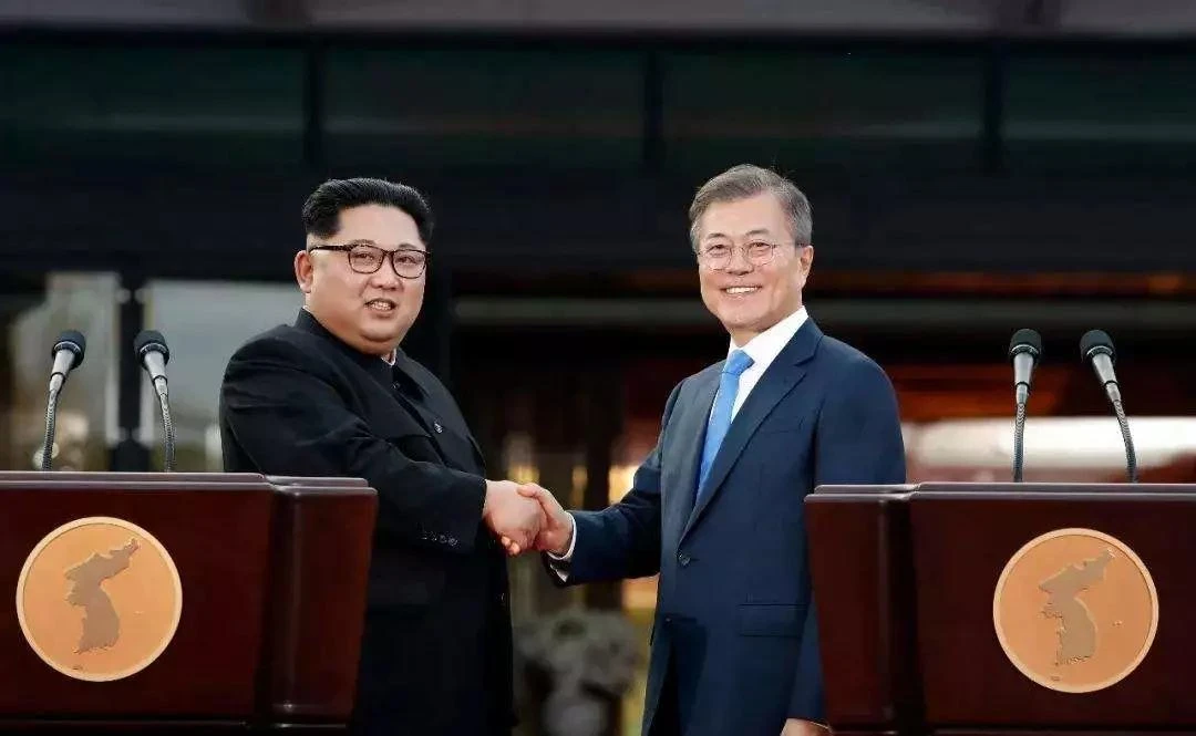 La Corea del Nord e Corea del sud leader firmare la dichiarazione di Panmunjo...